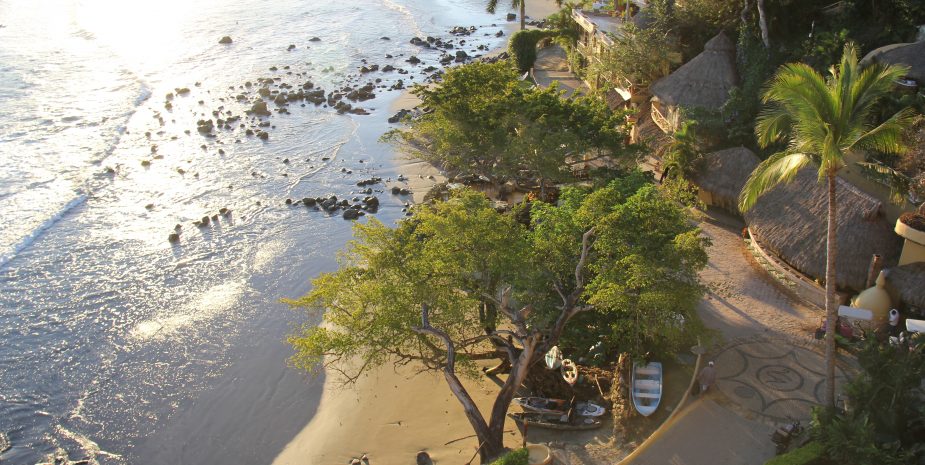 amor-boutique-hotel-boat-beach