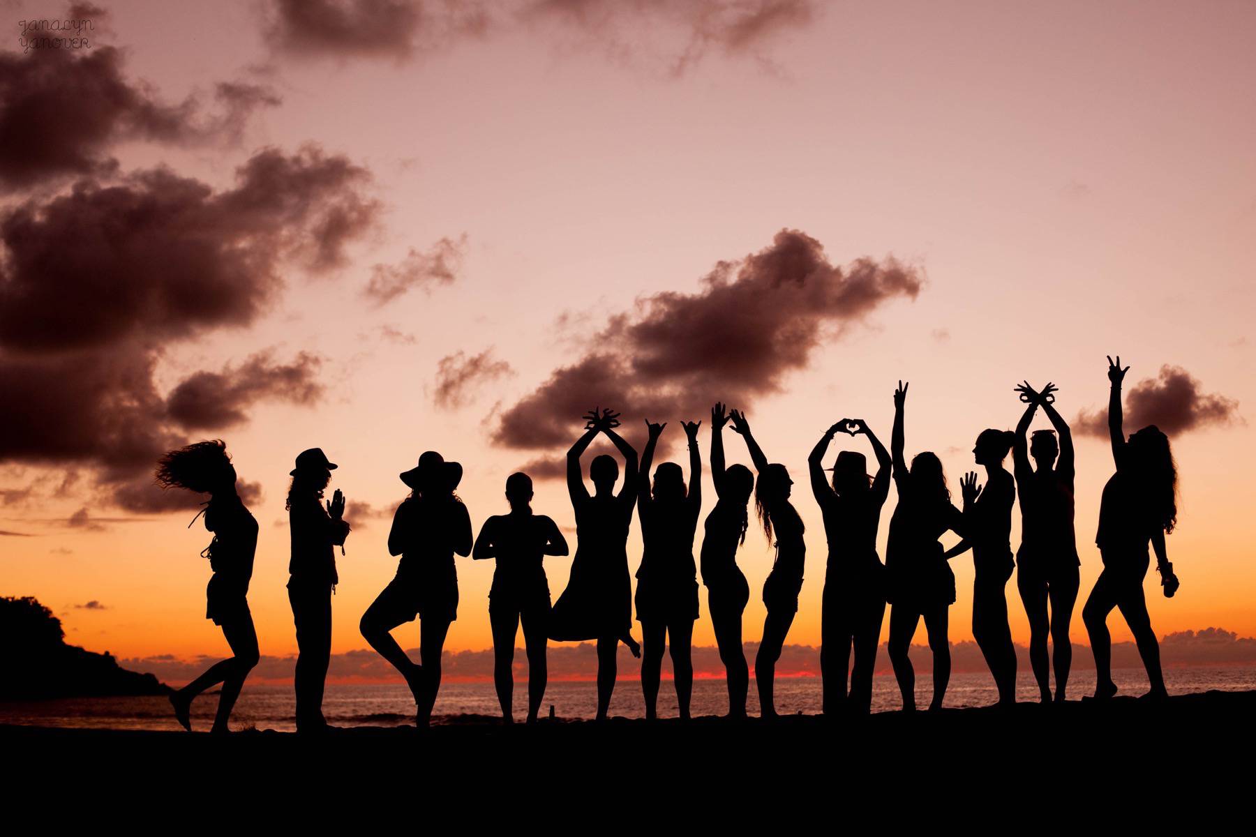 amor-boutique-hotel-yoga-retreat-group-silhouette-sunset