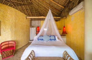 amor-boutique-hotel-besito-dulce-nmaster-bedroom-mosquito-net-palapa-roof