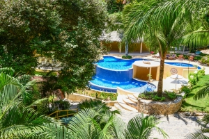 amor-boutique-hotel-in-sayulita-resort-pool-trees