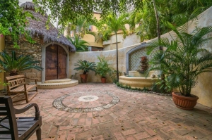 amor-boutique-hotel-la-paz-courtyard-mexican-luxury-vacation-rental