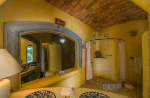 amor-boutique-hotel-la-paz-master-bathroom