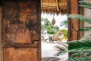 amor-boutique-hotel-la-paz-metal-doors-ocean-view-entry