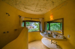 amor-boutique-hotel-la-paz-ocean-view-old-world-bathroom-venetian-plaster