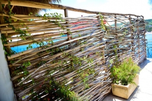 amor-boutique-hotel-panoramicas-sirenita-wood-fence