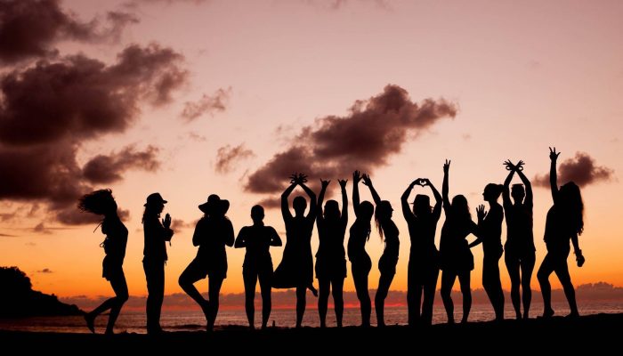 amor-boutique-hotel-yoga-retreat-group-silhouette-sunset