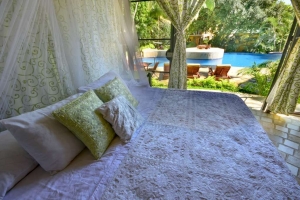amor-boutique-hotel-besito-bedroom-pool-view